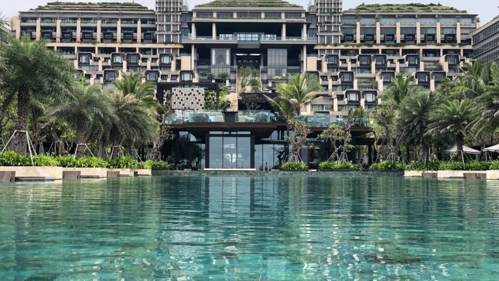 Luxury resort pool setting for prepaid vs flexible rate at five star hotels worth it
